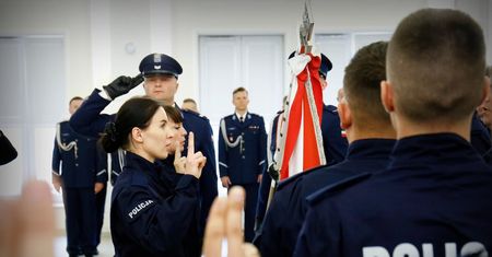 Nowi funkcjonariusze złożyli ślubowanie. Lubelska policja zyskała 43 nowych funkcjonariuszy [ZDJĘCIA]