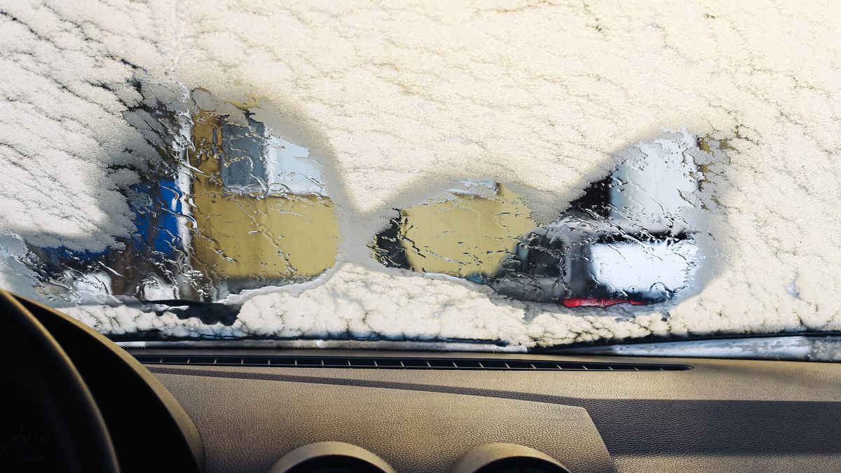 Przygotuj swoje auto, zanim chwyci mróz