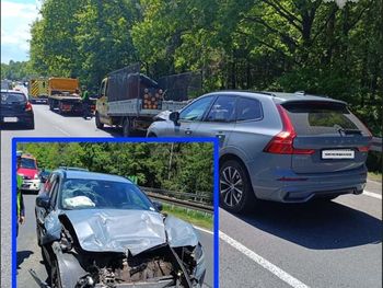 Tychy: Kierowca volvo wjechał w auto kosiarzy. Poważnie ranna kobieta pracująca na poboczu