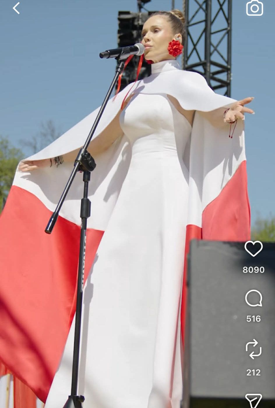 Doda śpiewa hymn Polski