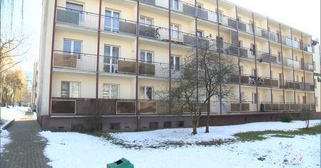 Policjanci dostali zgłoszenie “o awanturze domowej”. Znaleźli ciała dwóch mężczyzn i dwie ranne kobiety