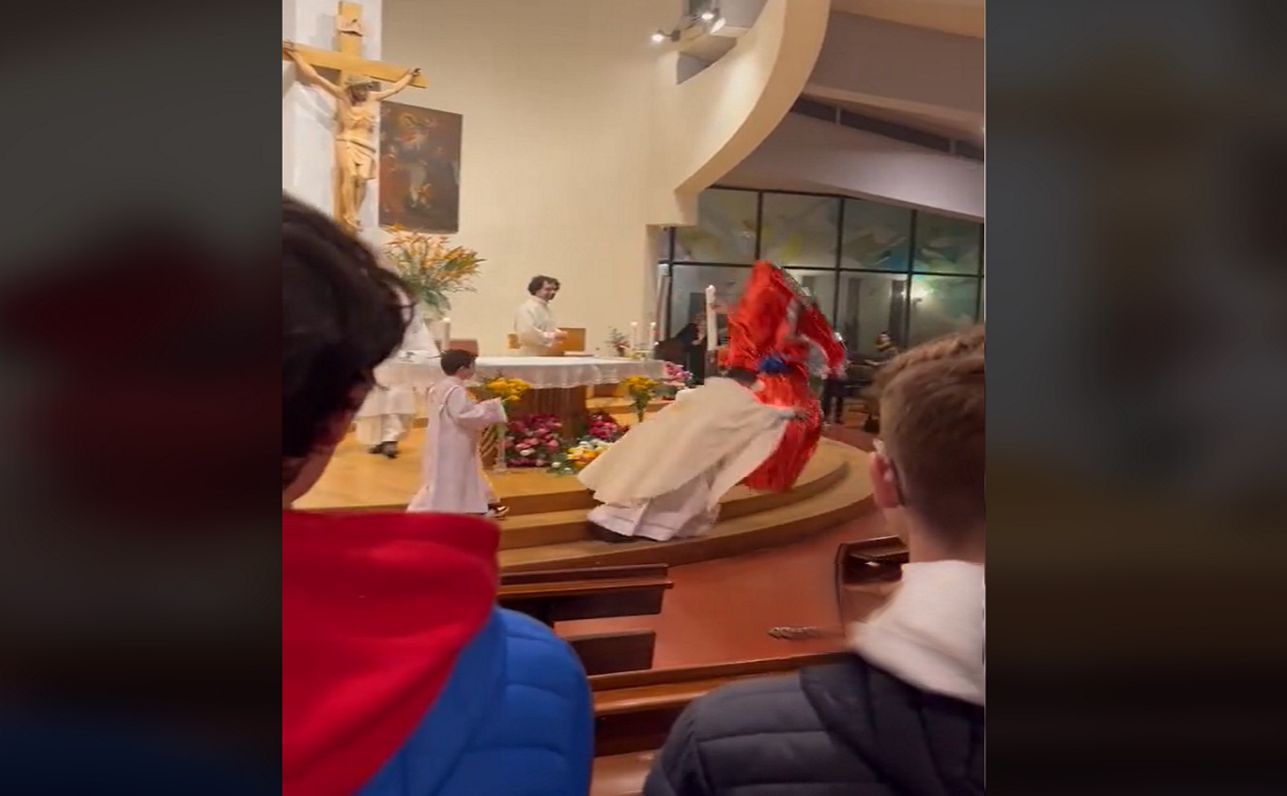 Duchowny i czekoladowe jajo