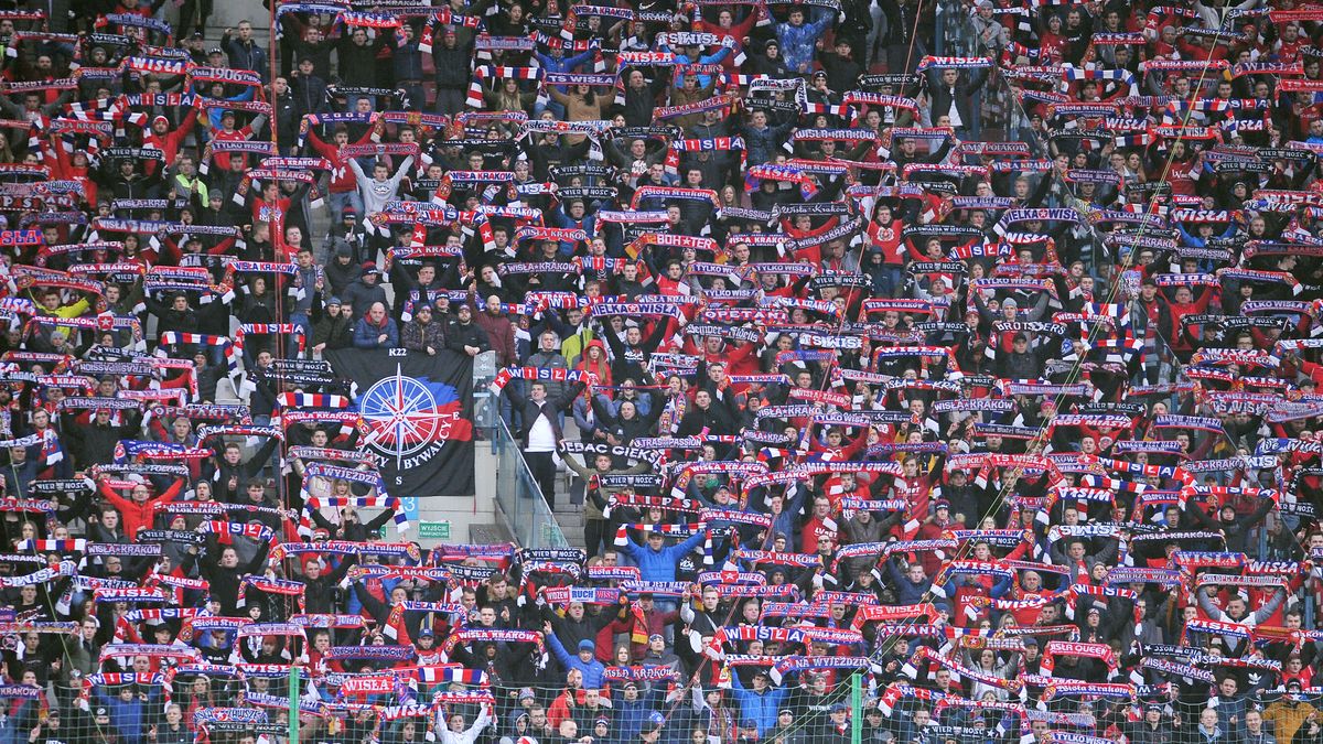 WP SportoweFakty / Krzysztof Porębski / Na zdjęciu: kibice Wisły Kraków