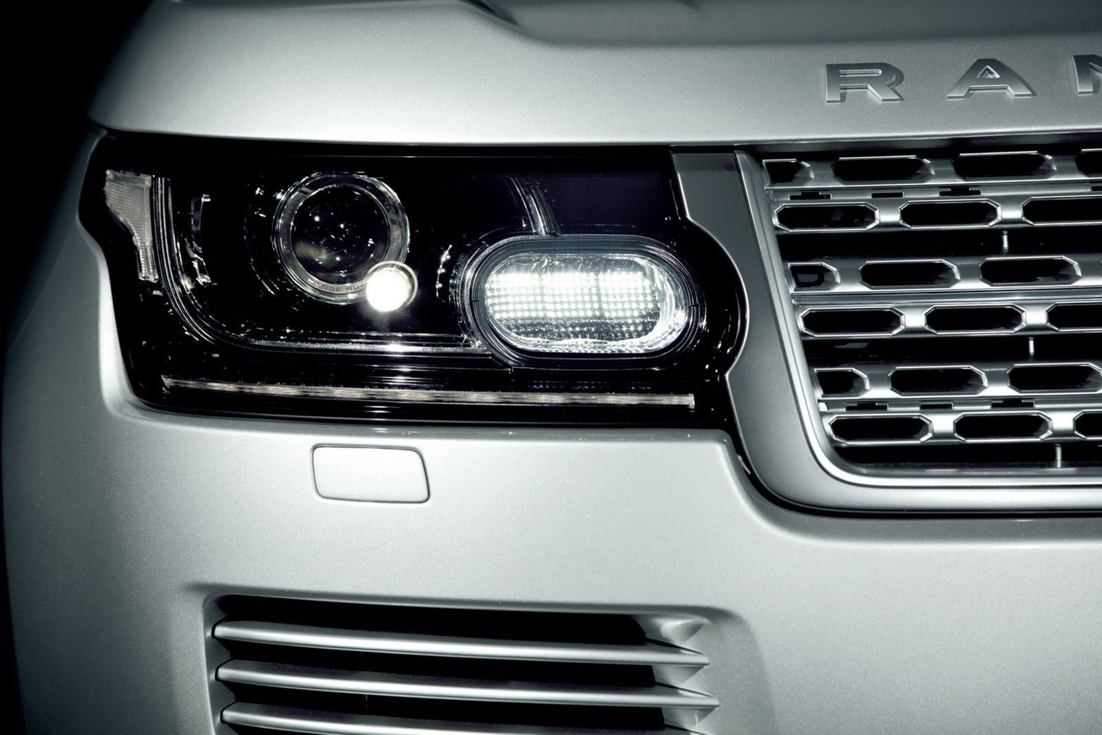 Nowy Ranger Rover (2013) w obszernej galerii 28