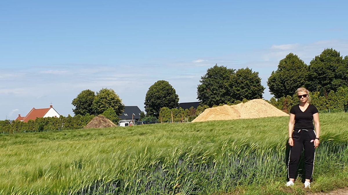 Sołtys Gniechowic Katarzyna Sebzda-Sztul chce ochronić mieszkańców przed nowa inwestycją. W miejscu góry piasku ma stanąć maszt P4.