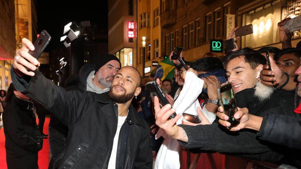 Neymar na pokazie mody w Duesseldorfie