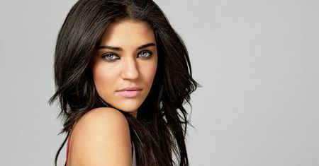 "Plotkara": Jessica Szohr odchodzi z uśmiechem