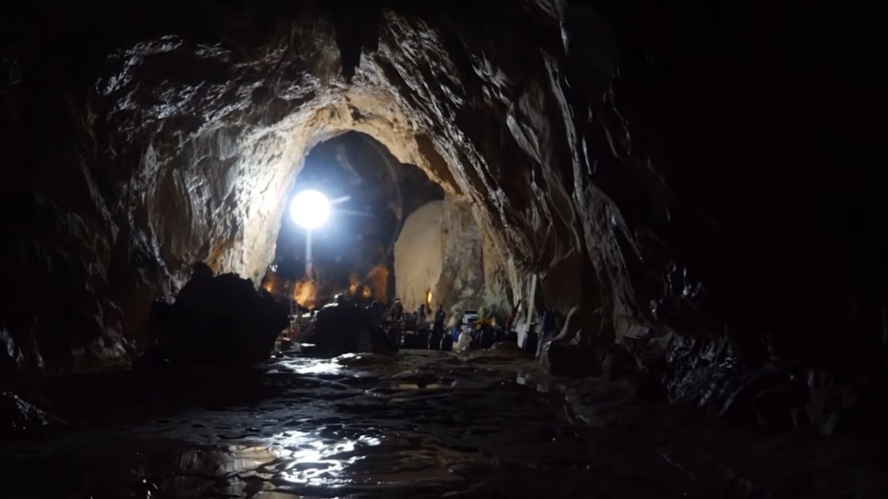 15 ochotników spędziło 40 dni w jaskini w całkowitej izolacji