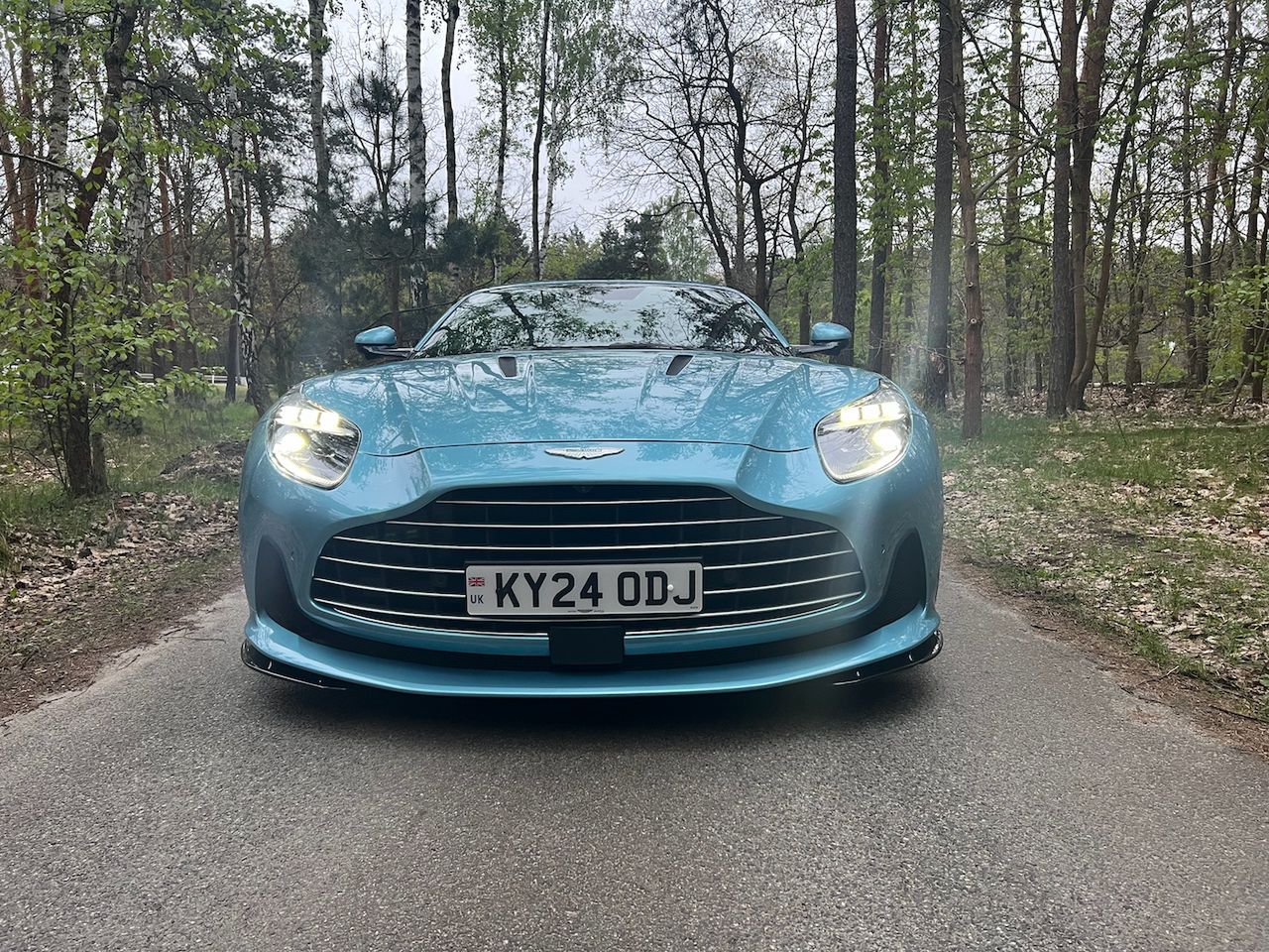 Aston Martin DB12 Volante