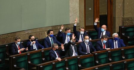 Kary dla ludzi Zbigniewa Ziobry? "Może Ryszard Terlecki coś powie"