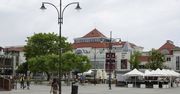 Ludzie jedzą obiad, a oni robią to na stole. Tak zachowują się klienci restauracji w Sopocie