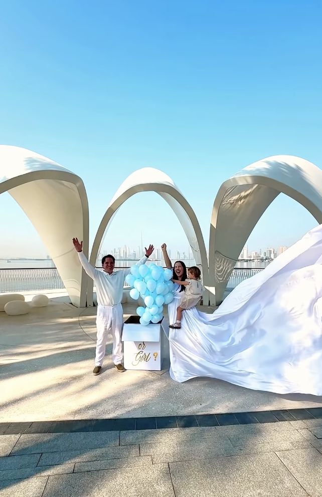 Lil Masti z najbliższymi pokazuje płeć dziecka