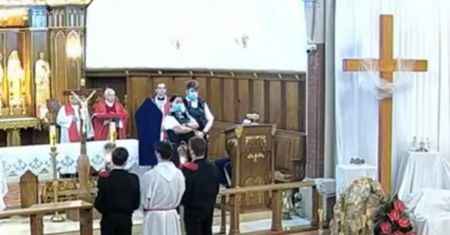 Policja wtargnęła do kościoła w Londynie. Jest oświadczenie