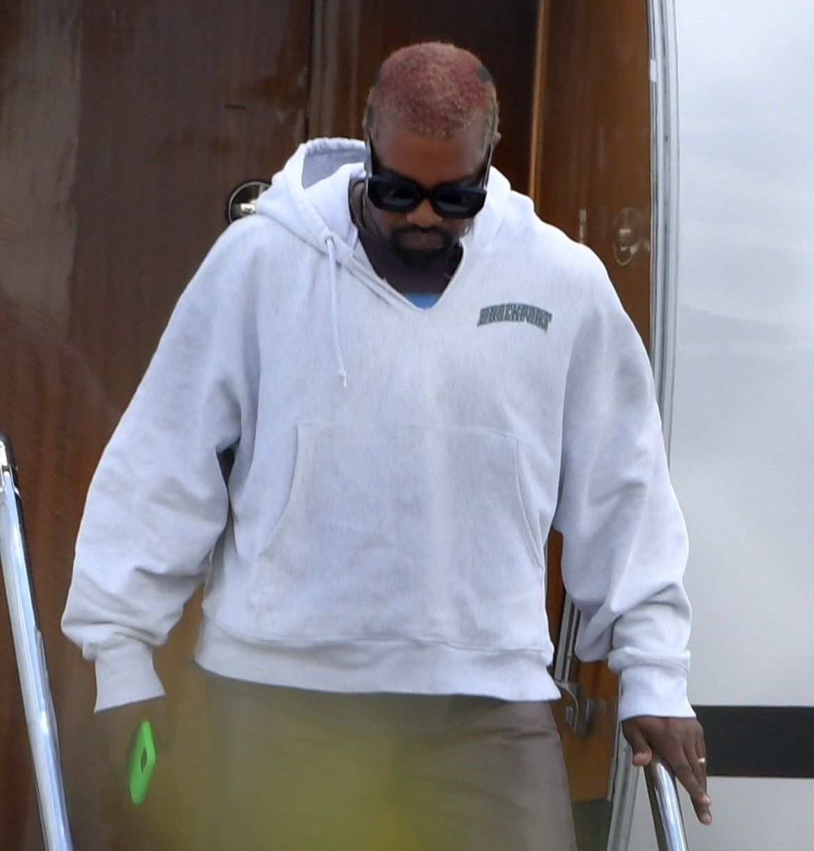 Kim, Kanye i ich dzieci na lotnisku w Malibu