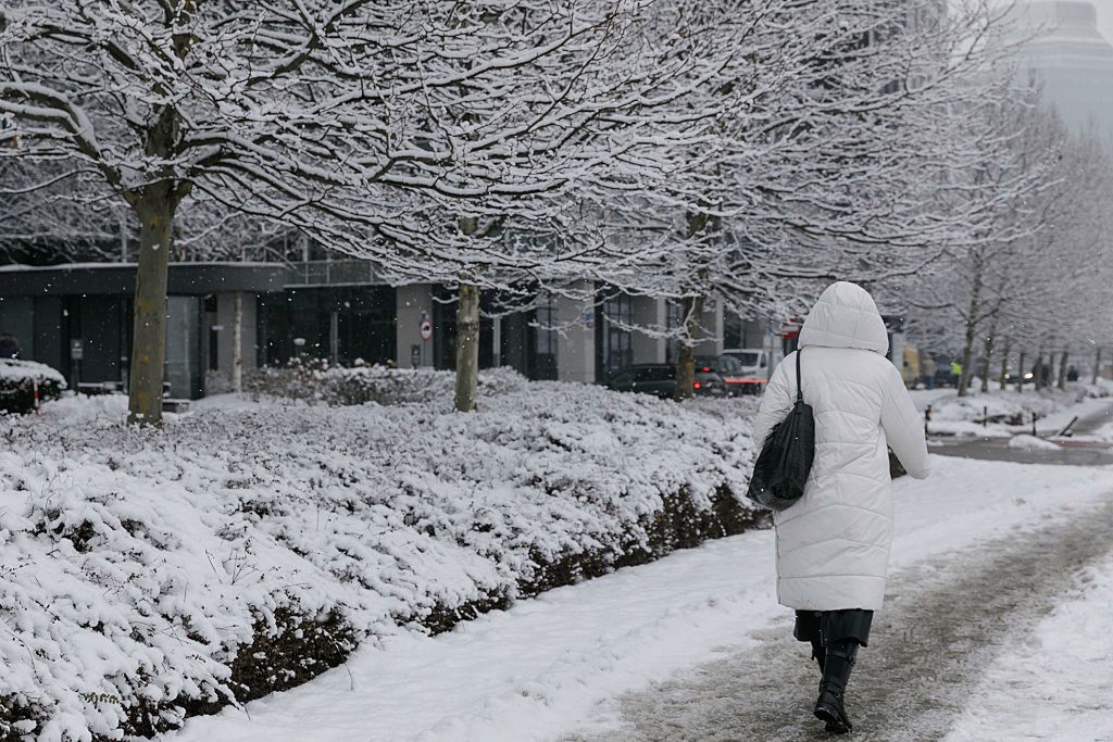 Lepiej być singielką czy z biednym? Mówi jak wybierają kobiety