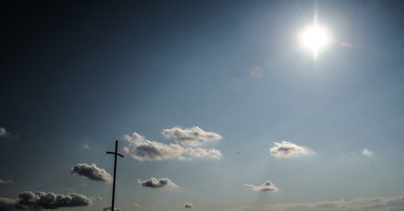 Profanacja wizerunku papieża i Krzyża Trzeciego Tysiąclecia w Bielsku-Białej