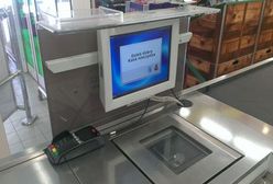 W Biedronce są już urządzenia do płacenia kartą