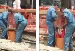 Najgorsza praca świata: przepychacz rur zrobiony z... człowieka (WIDEO)