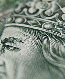 Złoty chwilowo mocniejszy dzięki decyzji RPP o niezmienianiu stóp