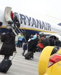 Ryanair otwarcie atakuje Polski Bus? "Samolotem najszybciej"