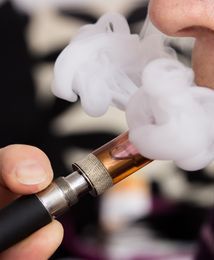 E-papierosy do regulacji. Chcą tego sami Polacy