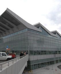 Zwolnienia w Portach Lotniczych