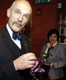 Korwin-Mikke: Należy zlikwidować państwowe spółki energetyczne