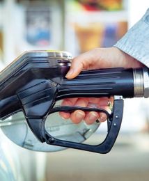 Analitycy: ceny paliw w przyszłym tygodniu mogą minimalnie spaść