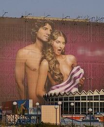 Skok na dochody z reklam na budynkach