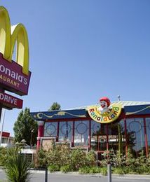 Pracownicy fast foodów strajkują, domagając się wyższych pensji