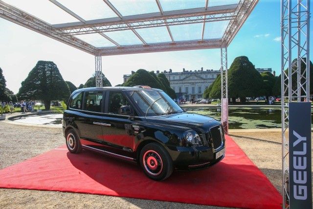 Taksówka Geely na konkursie piękności (...tak) w Hampton.