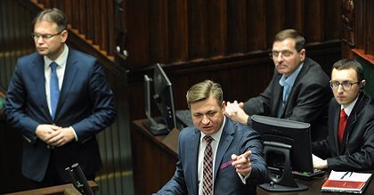 Opozycja zapowiada wnioski do TK ws. OFE; koalicja spokojna o ustawę