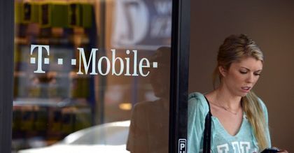 T-Mobile odpowiada oburzonym Polakom i... usuwa reklamę