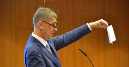 "Czeski Trump", który "oj..ał państwo" i gardzi polskim jedzeniem. Teraz dymisja, za chwilę fotel premiera?