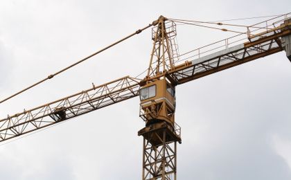 NBP: spadek inwestycji bezpośrednich w Polsce i polskich za granicą