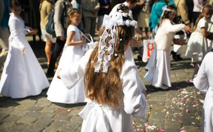 Łódzkie straci 1 mld zł. Przez brak Pierwszej Komunii Świętej