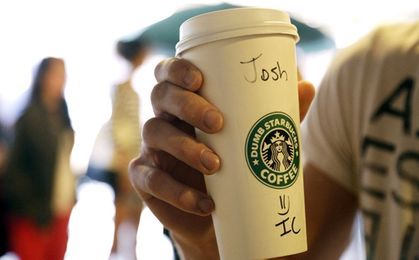 Starbucks szuka pracowników. Ile płaci i jakie warunki oferuje?