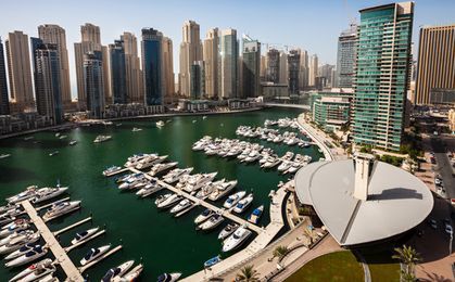 270 tys. zł rocznie zarabia analityk w Dubaju