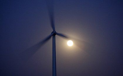 Emiraty stawiają na energią odnawialną; chcą na tym korzystać polskie firmy