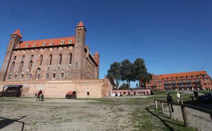 Bankowiec powiesił się na kablu od ładowarki