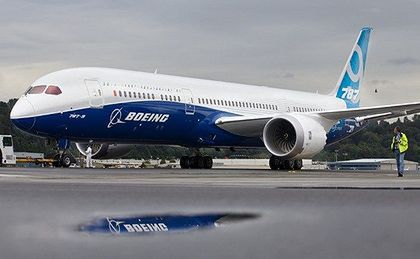 Opóźniony dreamliner trafi do garażu