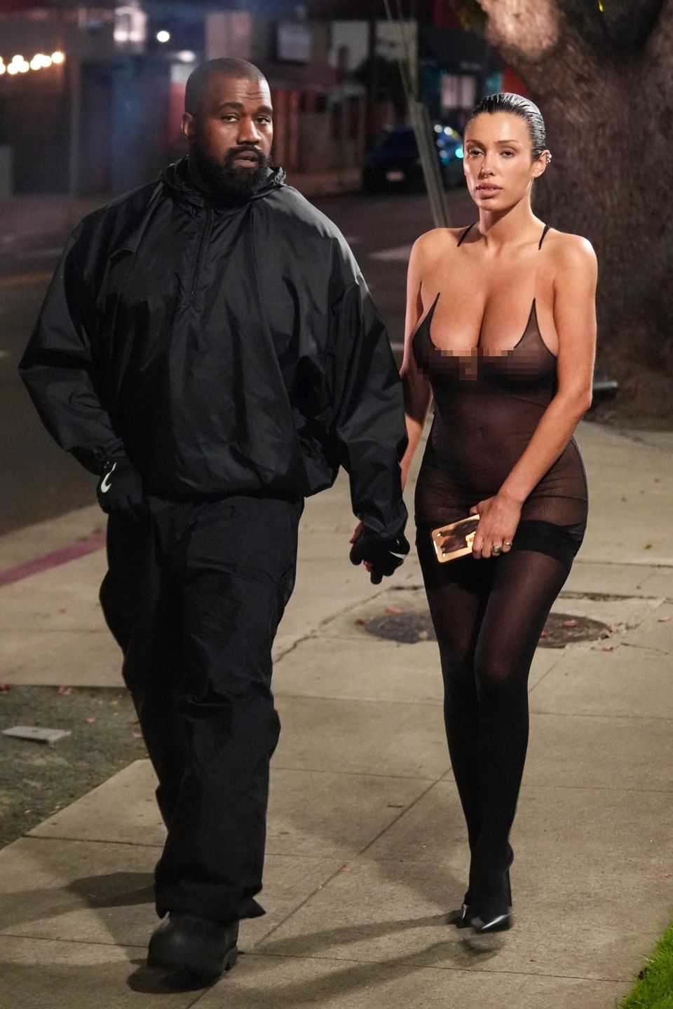 Kanye West i Bianca Censori wychodzą z solarium