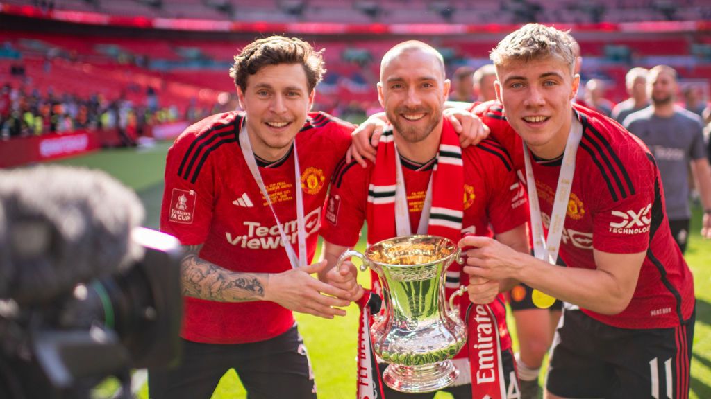 Getty Images / Ash Donelon/Manchester United / Od lewej: Victor Lindelof, Christian Eriksen i Rasmus Hojlund 