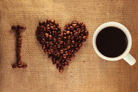 Bezkofeinowa kawa parzona z wody z kranu