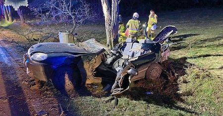 Śmiertelny wypadek na Dolnym Śląsku. Daewoo całkowicie roztrzaskane