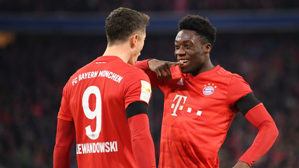 Zdjęcie okładkowe artykułu: Getty Images / Sebastian Widmann/Bongarts / Na zdjęciu: Robert Lewandowski i Alphonso Davies