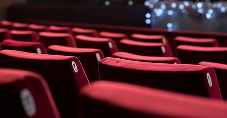 Ile zarabia aktor w teatrze? Oto wynagrodzenia
