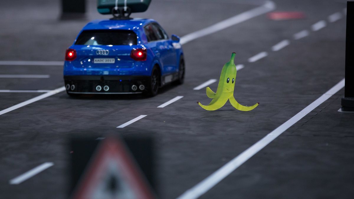 Model autonomicznego Audi omija przeszkodę (fot. Audi)