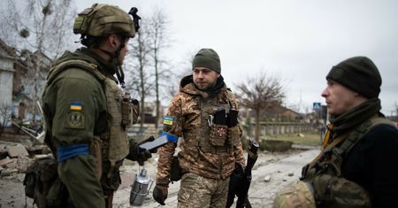 Wojna w Ukrainie. Makabryczne odkrycie w Buczy. "Cywile byli bici przed śmiercią" [RELACJA NA ŻYWO]