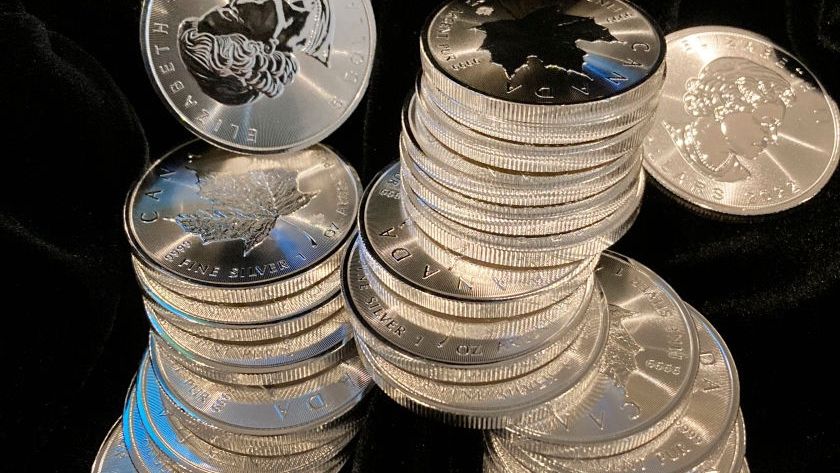 Klienci kupują najchętniej monety o małej, uncjowej, gramaturze, np. Kanadyjski Liść Klonowy